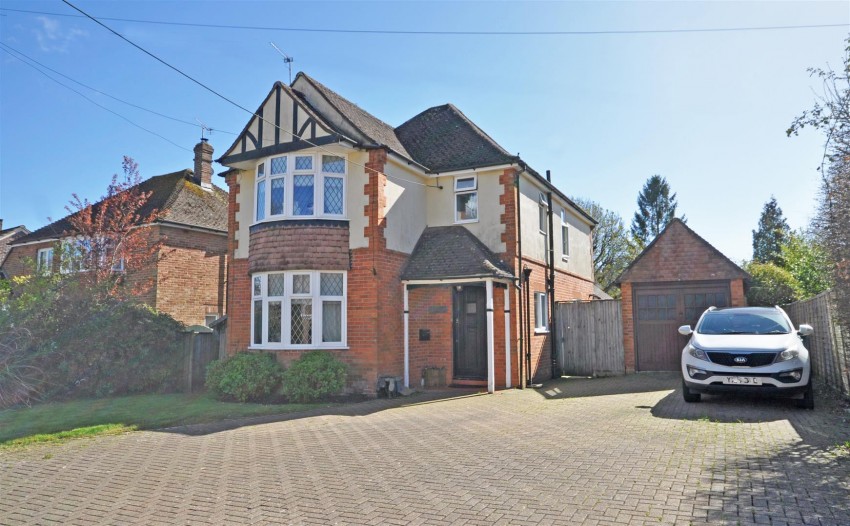 🚨 NEW, FOR SALE!! 

🏡Woodside Way, Woodside, Hailsham 

🪙 PRICE £479,950

A fabulous, extended three double bedroom 1930s detached house located in a semi rural position.

For more info, see: taylor-engley.co.uk/property-detai… 

#property #estateagents #eastbourne #househunting #sussex