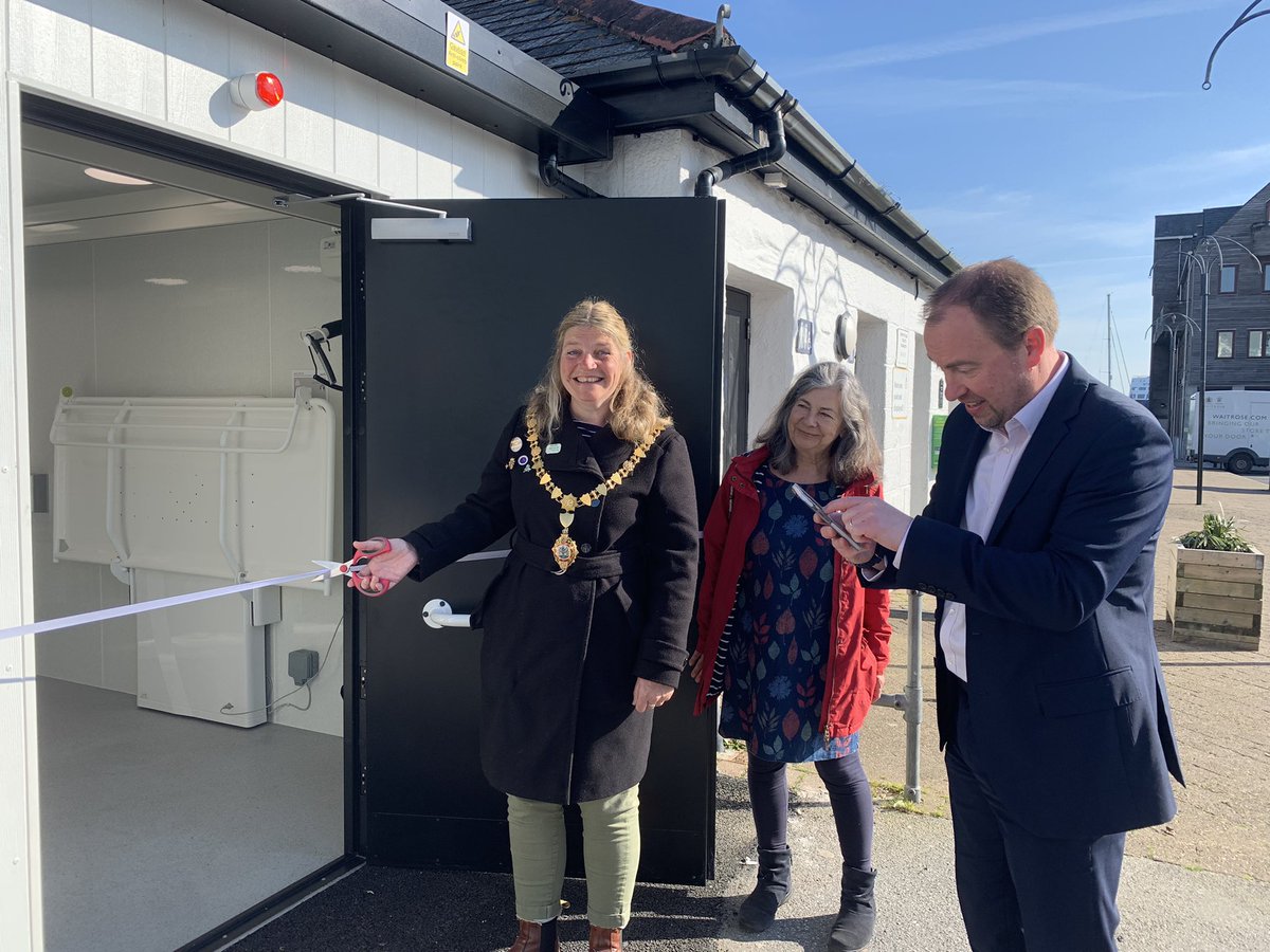 JayneKirkham4's tweet photo. Today we opened the #ChangingPlaces toilet on #GrovePlace.
@UkFalmouth won a gov grant via @CornwallCouncil to install 1 of these facilities to make #Falmouth more accessible.
For access, contact Falmouth Town Council on 01326 315559 or check websites like Disability Cornwall https://t.co/sXSV9fULFF
