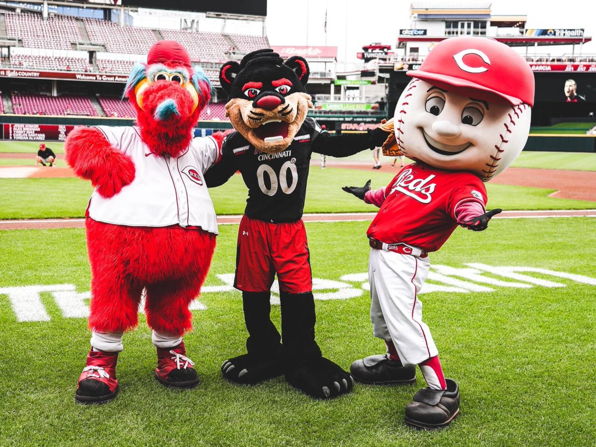 It's @uofcincy Night at the @Reds on Saturday, May 4! Get your tickets today! ⚾🎉 Tickets: alumni.uc.edu/events/bearcat…
