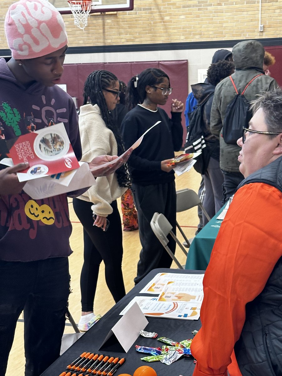 Earlier this month, Robbinsdale Academy-Highview and Robbinsdale Virtual Academy (RVA) students took part in a job resource fair. More than 20 vendors attended the event, which exposed students to different jobs and resources that they might not know about. #Rdale281