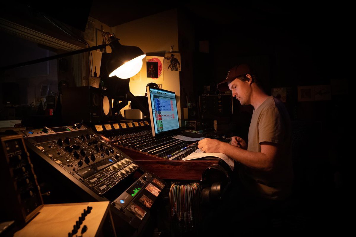 How many projects do you tend to juggle at once? 📷 SAM LOWE - SOUND ENGINEER (@samlowesound)