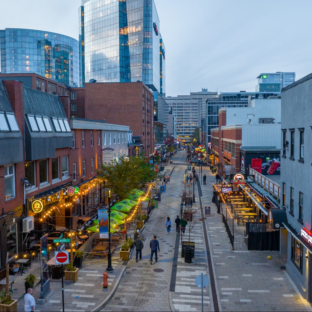 We're happy to share that starting today, Argyle Street (between Blowers and Prince Streets) will be closed to vehicular traffic for the season! This closure will remain in place until Tuesday, November 12. Photo credit: @hfxnovascotia