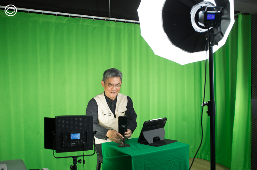 readthecloud's tweet image. คอลัมน์ #PageMaker พาไปรู้จัก เอ๋-เกรียงไกร ช่วยดำรงสกุล หรือ ลุงช่าง เจ้าของเพจ #คุยกับลุงช่าง กูรูผู้เชี่ยวชาญที่ช่วยให้คนที่ไม่มีความรู้เรื่องงานช่าง เข้าใจเรื่องนี้แบบเข้าใจง่าย จนกลายเป็นมิตรคู่เรือนกว่า 8 แสนคน readthecloud.co/kuikublungchan…