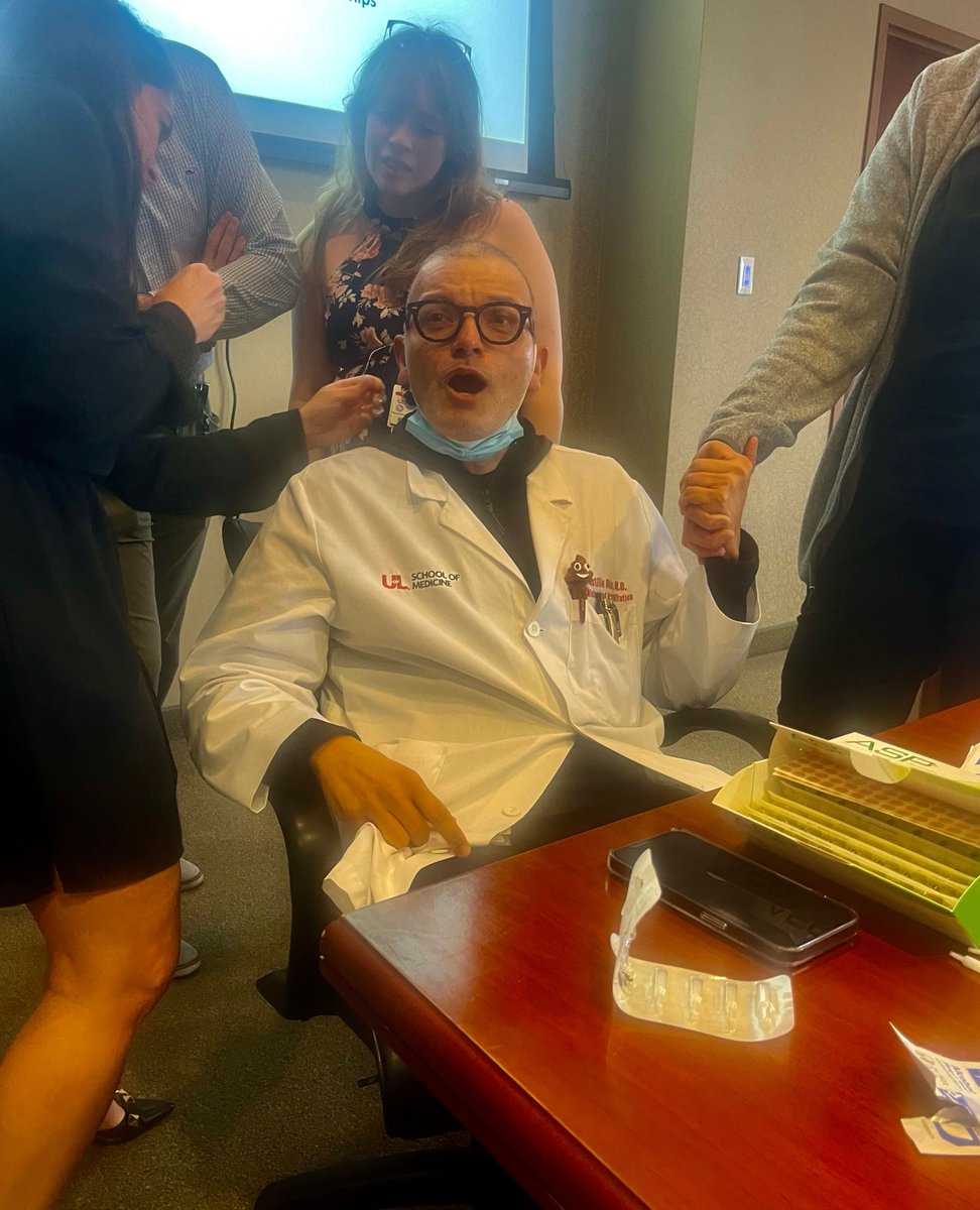 Practicing our acupuncture skills on @c_castillomd during Friday's #GrandRounds. Thanks for being a good sport Dr. Castillo!
#UofLPMR #PMR #Acupuncture #MedTwitter @UofLHealth @UofL
