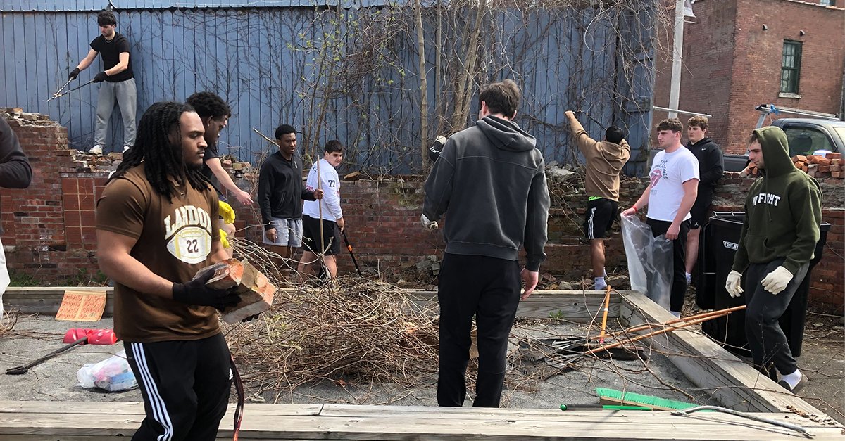 Happy #EarthDay! 🌎🌱 In honor of #EarthWeek2024, the @RPIFootball team joined Troy Mayor @CMantello and Deputy Mayor Seamus Donnelly to clean up Troy's historic Little Italy neighborhood on Saturday. #LetsGoRed