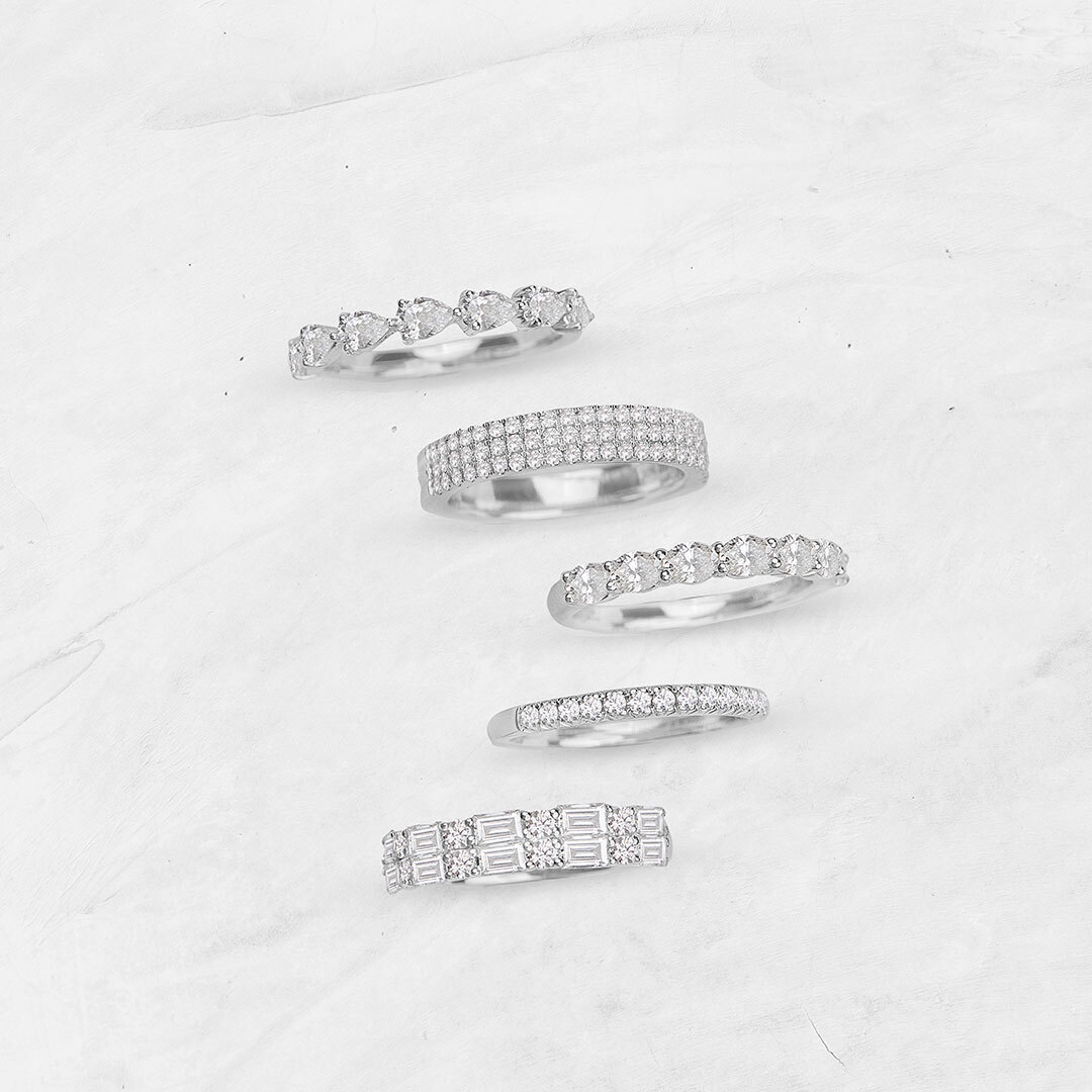 Celebrate the timeless allure of diamonds magic with these exquisite diamond bands. A perfect blend of sophistication and sparkle for every occasion. 💕✨

#DiamondBands #MonochromeMagic #SparkleAndShine #ElegantAccessories #LuxuryLifestyle #ASHI