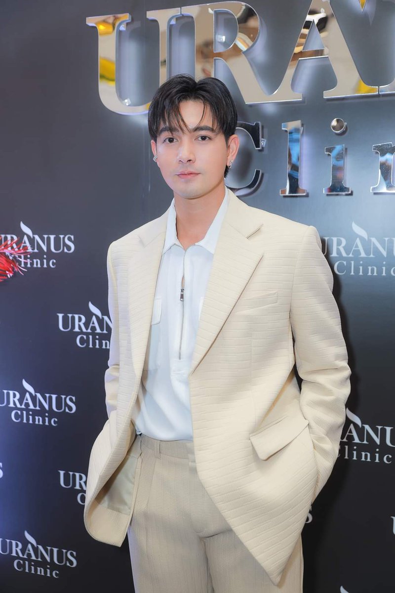 เก็บตกความหล่อจิ้มลิ้มของชายเข้ม : 4Th Uranus Clinic สาขา เดอะมอลล์ บางแค (21เม.ย.2567) 🥳🥳 KEM X URANUS Bang Khae Kem Hussawee #เมษาเข้มมาบางแคxUranus #เข้มหัสวีร์ 📸 FB : UranusClinic instagram.com/p/C6EPeOIh14F/…