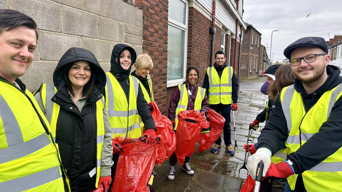 acttrainingltd's tweet photo. Happy #WorldEarthDay! π
Our fantastic staff and local businesses joined forces today for a community litter pick!
It's was a great opportunity to come together, make a positive impact on our environment, and show our commitment to our community.
#EarthDay2024 #CleanUpOurWorld https://t.co/t2oOcPvoY4