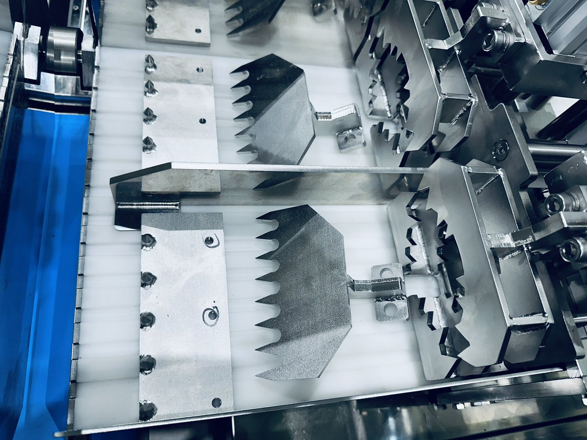 Food_machin's tweet image. Newly developed bone cutting clamp system for ORION-Xp, Automated bone saw SRS380. This has been designed specially for hard bone cutting such as Beef leg bones. #bonesaw #meatsaw #meatmachine #bonecutter #bonecutting #Orion-xp #SRS380