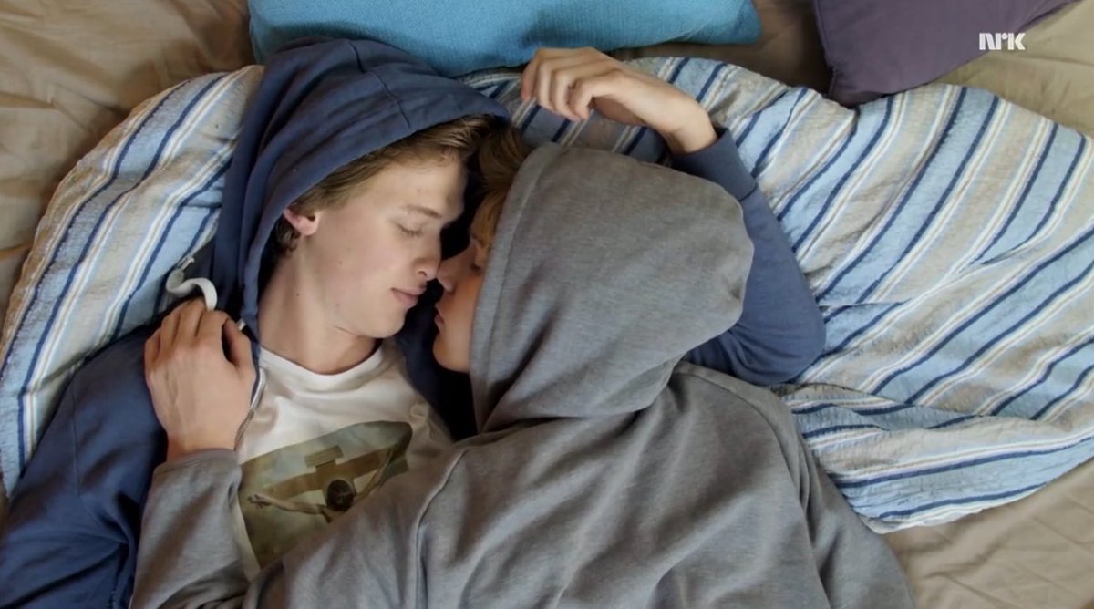 evakbot's tweet image. 