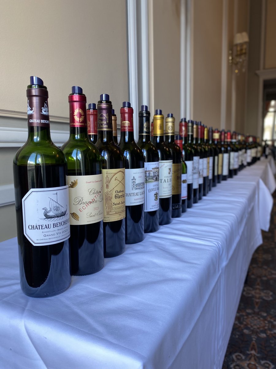 Le mercredi 17 avril, nos dégustatrices Ella Lister et Béatrice Delamotte ont dégusté 120 vins de l'UGCB au Grand Hôtel de Bordeaux. A l’affiche, quelques-uns des vins les plus réputés de la région bordelaise. Le bal des primeurs 2023 est officiellement lancé !