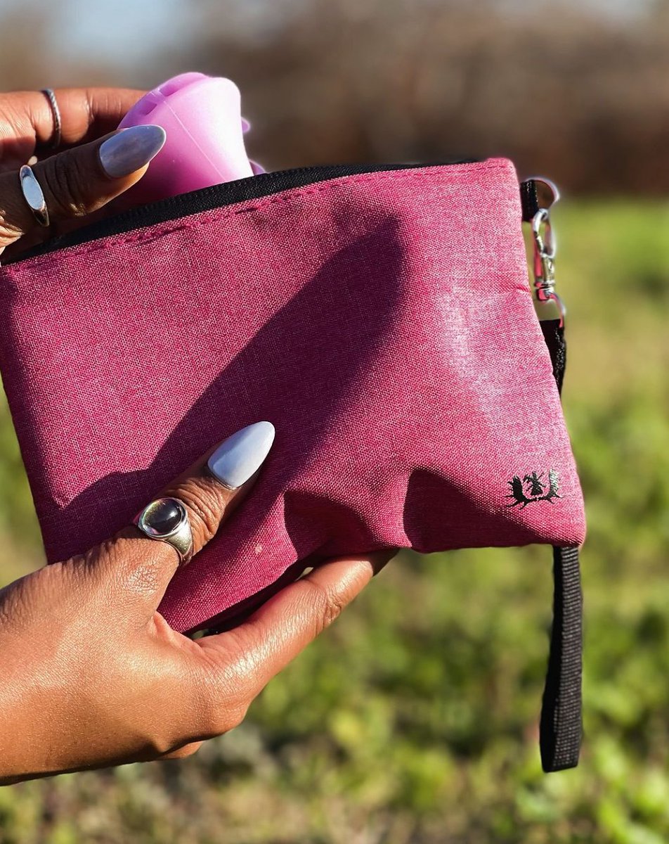 Our smell-proof bag is the perfect carrying case for your MouthPeace, Filters, and 🍃 Its size makes it super discreet but still roomy enough to hold everything you need for the sesh! Black Domina, Blue Steel, Smoke, Strawberry Shortcake, Purple Kush mooselabs.us