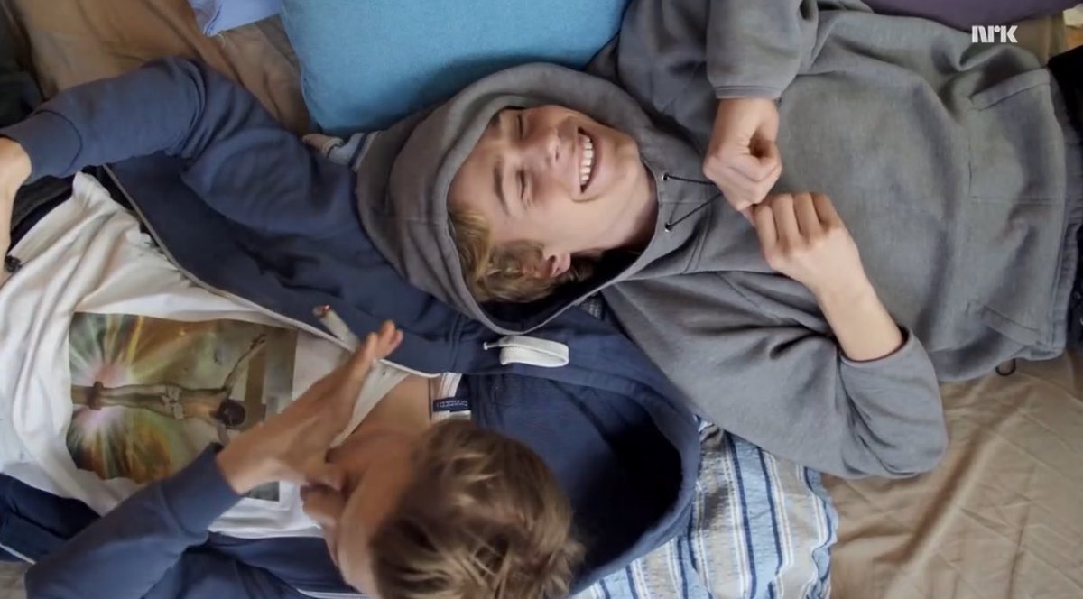 evakbot's tweet image. 