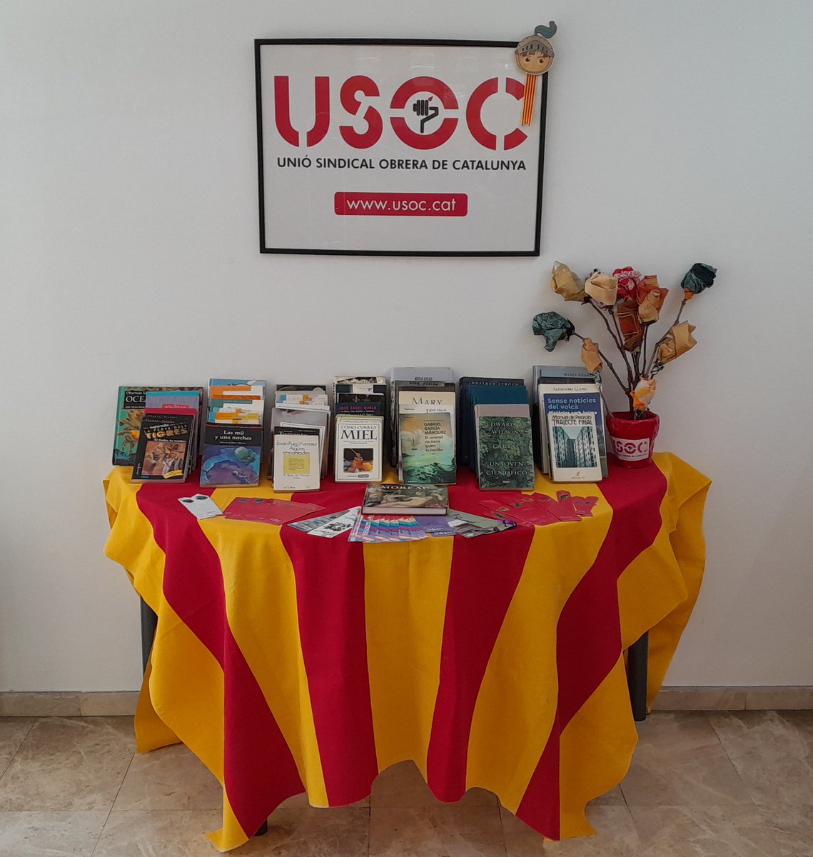 Durant tot el dia d'avui pots venir a la seu de Barcelona a compartir Sant Jordi amb la USOC. T'hi esperem! #SantJordi24 #JoSocUSOC