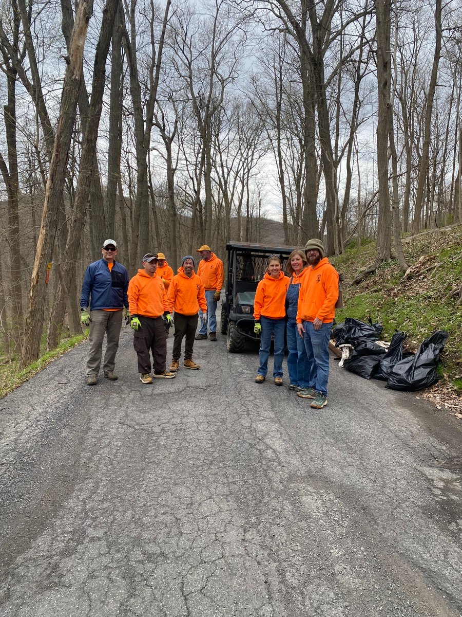 BRFConsortium's tweet photo. Big thank you to Cornwall Clean-up Crew for removing trash from our Forest! Volunteers, incl. from @nynjtc, removed 50+ ft guard rails, old tires, glass bottles, car fenders. Also thanks for food and drink donations from Jones Farm and Il Tesoro Ristorante! ♻️🌳 #EarthDay2024 https://t.co/b3gQeXd2u7