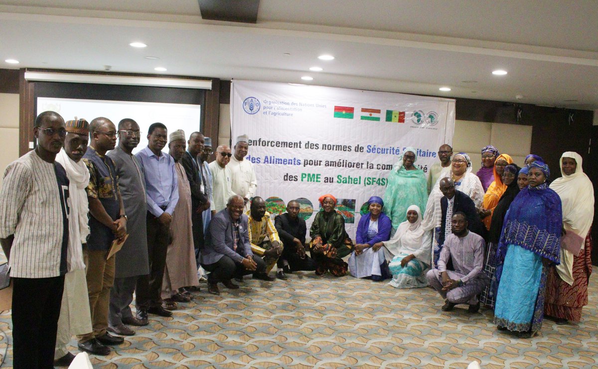 FAONiger's tweet photo. #Niger s’inspire des expériences du #Burkina et du #Sénégal pour élaborer son plan national de réponse aux urgences de #SécuritéSanitairesDesAliments au cours d’un atelier organisé par la @FAO sur appui de la #BAD. 
#FaimZéro #SDGs https://t.co/N042LGag6X