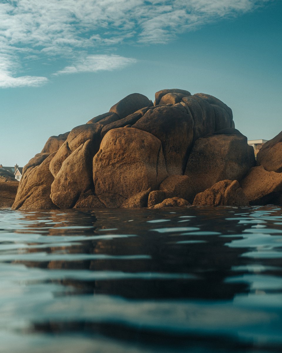 SeaStudio_ie's tweet photo. Forty Foot    
#photoswimthesis #SeaStudio #IdeasThatFloat https://t.co/lU3rVzlMHM