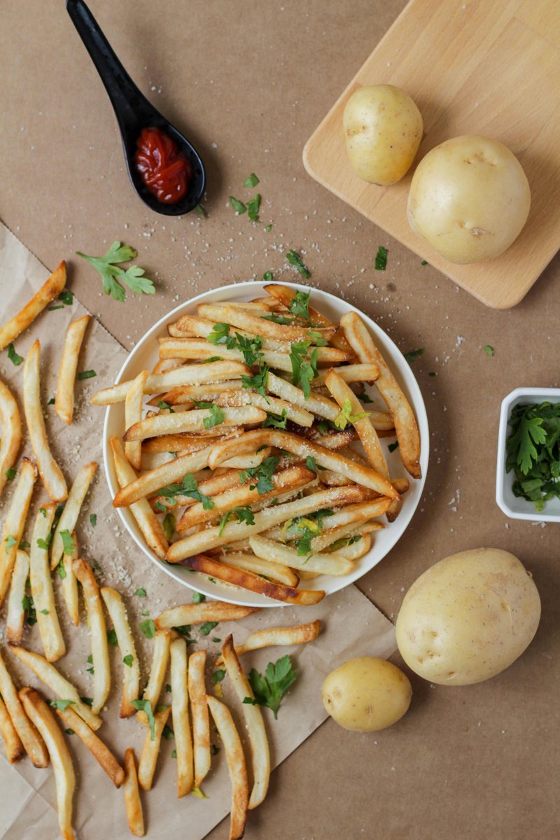 cxmburgerglobal's tweet photo. Salad or burgers and fries? 🥗🍔🍟 Let's settle this once and for all - which one do you prefer? Personally, I'm all about that burger and fries life, but hey, to each their own! Enjoy your meal, whatever you choose! #foodie #yum https://t.co/lFnXniSQKT