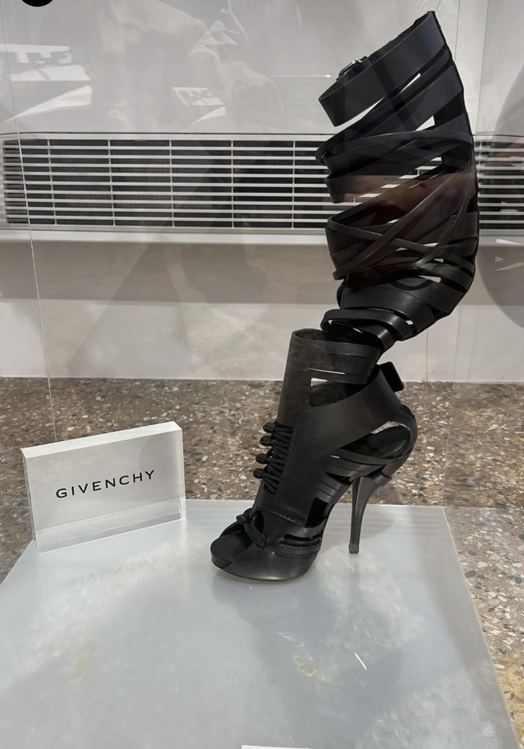 靴 Givenchy boots by Riccardo Tisci Givenchy S/S 2015 Runway Over The Knee Narlia Boots by