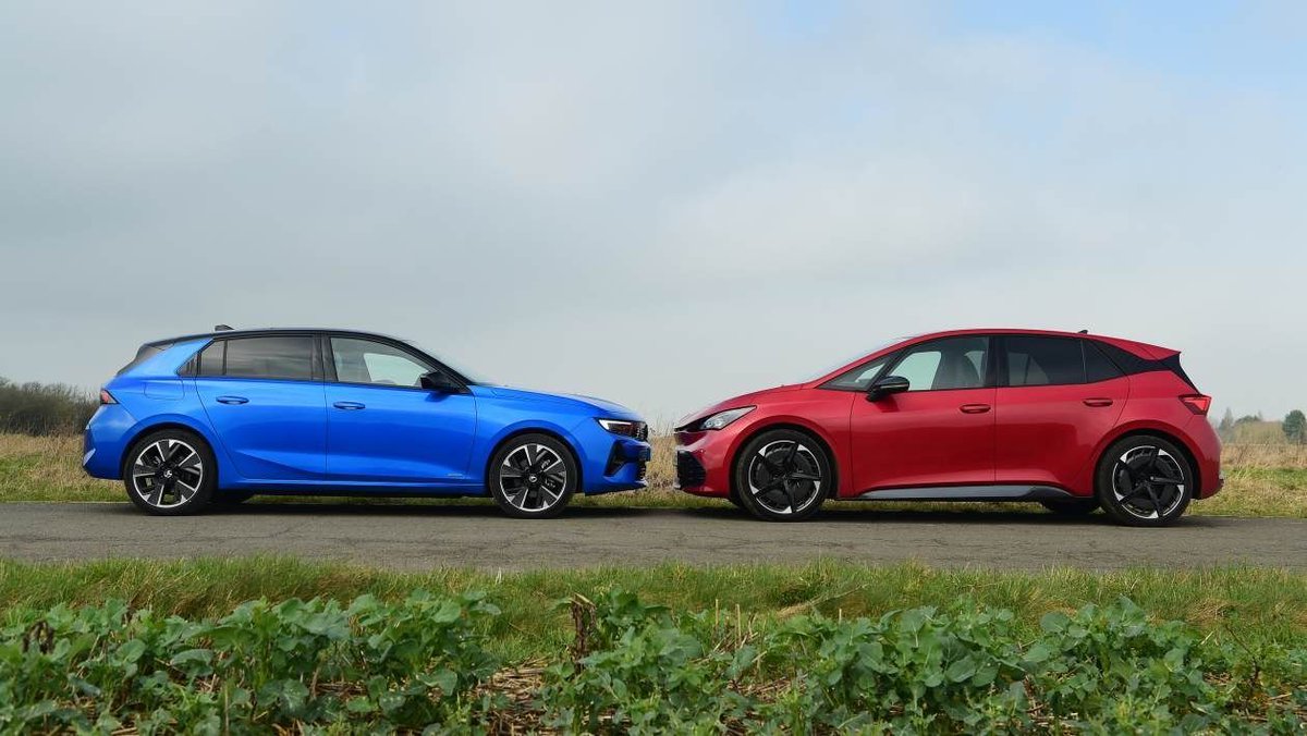 AutoExpress's tweet image. Vauxhall vs Cupra! Which brand makes the best electric family hatch? &amp;gt;&amp;gt; buff.ly/49M0fFF
