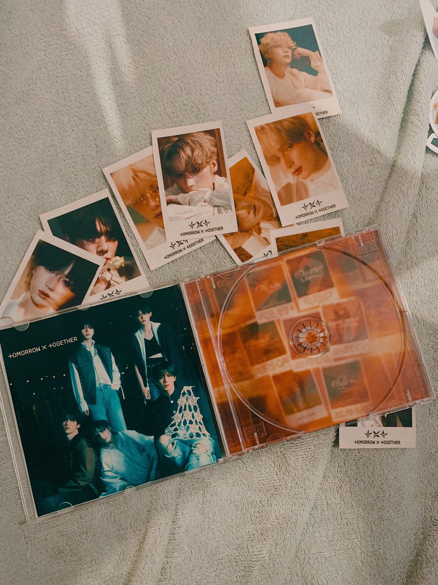 PlimioStore's tweet image. Olá! Estou precisando de dinheiro e estou montando uma lojinha com CDs e mimos personalizados. Aceito pedidos de qualquer grupo, banda ou artista. 

Qualquer pedido custa 25R$ e acompanha o CD com caixa todo personalizado + 9 polaroids em Alta Qualidade e 12 figurinhas adesivas.