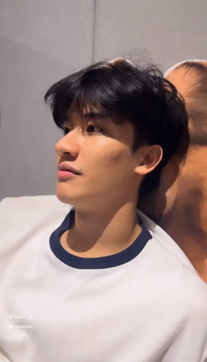 TTWLOOKS's tweet photo. barefaced tay tawan https://t.co/D2O3dxRvN5