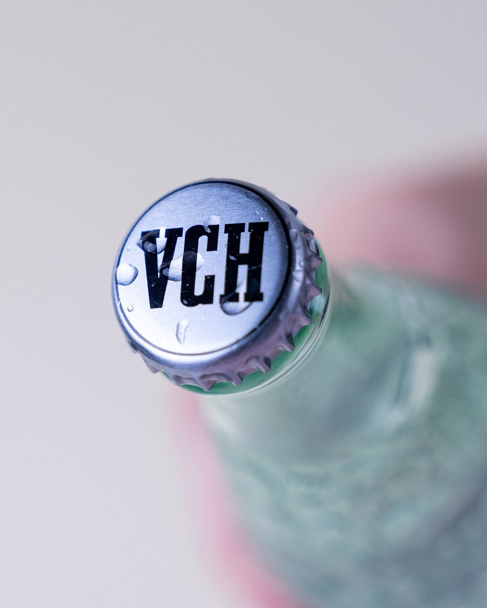 vichycatalan's tweet photo. El auténtico sabor de Vichy Catalan Genuina comienza desde el primer giro del tapón. ¡Descubre la frescura genuina en cada botella! 💙
#VichyCatalan #Genuina #Frescura #AutenticoSabor #aguacongas https://t.co/KhbcVNvrcl