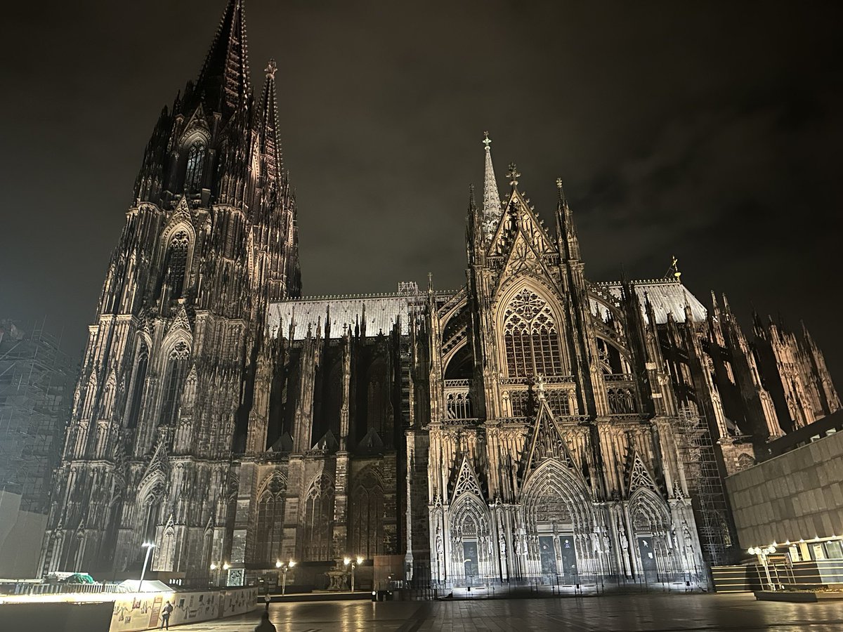 Jefff_Lawless's tweet image. Just some shot of the #KölnCathedral #Köln #colognegermany 
I was definitely blown away my entire time there, not only by the design of beauty, but the design of commitment to our God that was once shown through architecture. #JesusChrist our savior.
