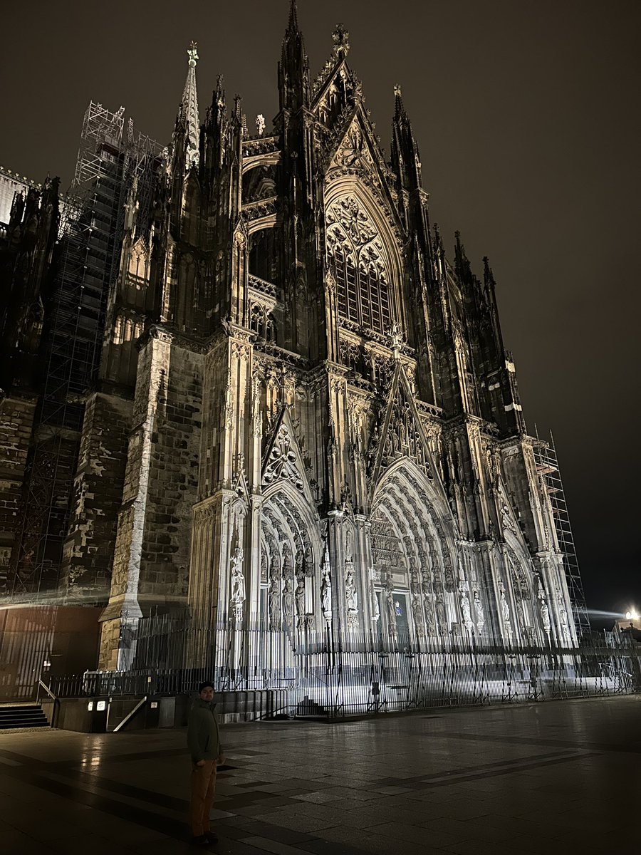 Jefff_Lawless's tweet image. Just some shot of the #KölnCathedral #Köln #colognegermany 
I was definitely blown away my entire time there, not only by the design of beauty, but the design of commitment to our God that was once shown through architecture. #JesusChrist our savior.