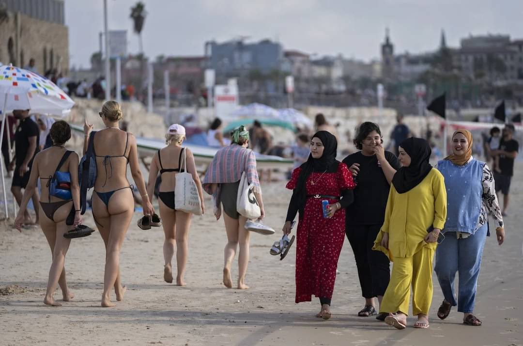 Bienvenidos al único lugar en todo el Medio Oriente donde judíos y musulmanes pueden convivir: 📸Tel Aviv.