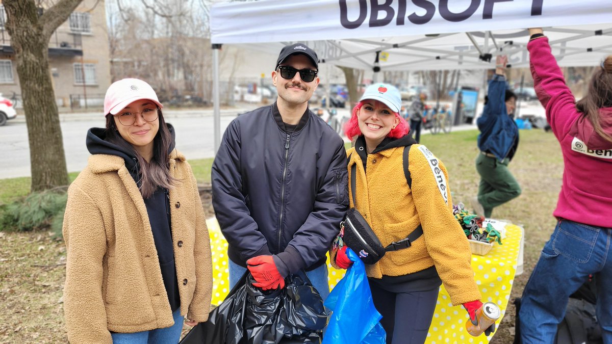 #EarthDay 🌎 The gray skies and rain didn't stop our brave colleagues from rolling up their sleeves for our annual clean-up in Mile-End! We appreciate their efforts in making our neighborhood and our beautiful planet even better! 💙 -- #JournéedelaTerre 🌎 Le temps gris et la