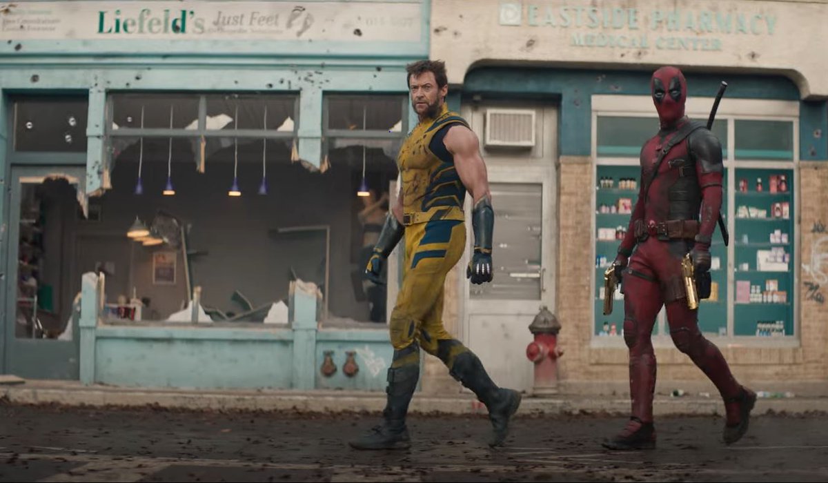 Poco fa è uscito il trailer di Wolverine & Deadpool. Domani arriva 'il trailer spiegato a mia nonna' su ScreenWeek. Ma intanto: quell'insegna a sinistra mi ha fatto piegare...