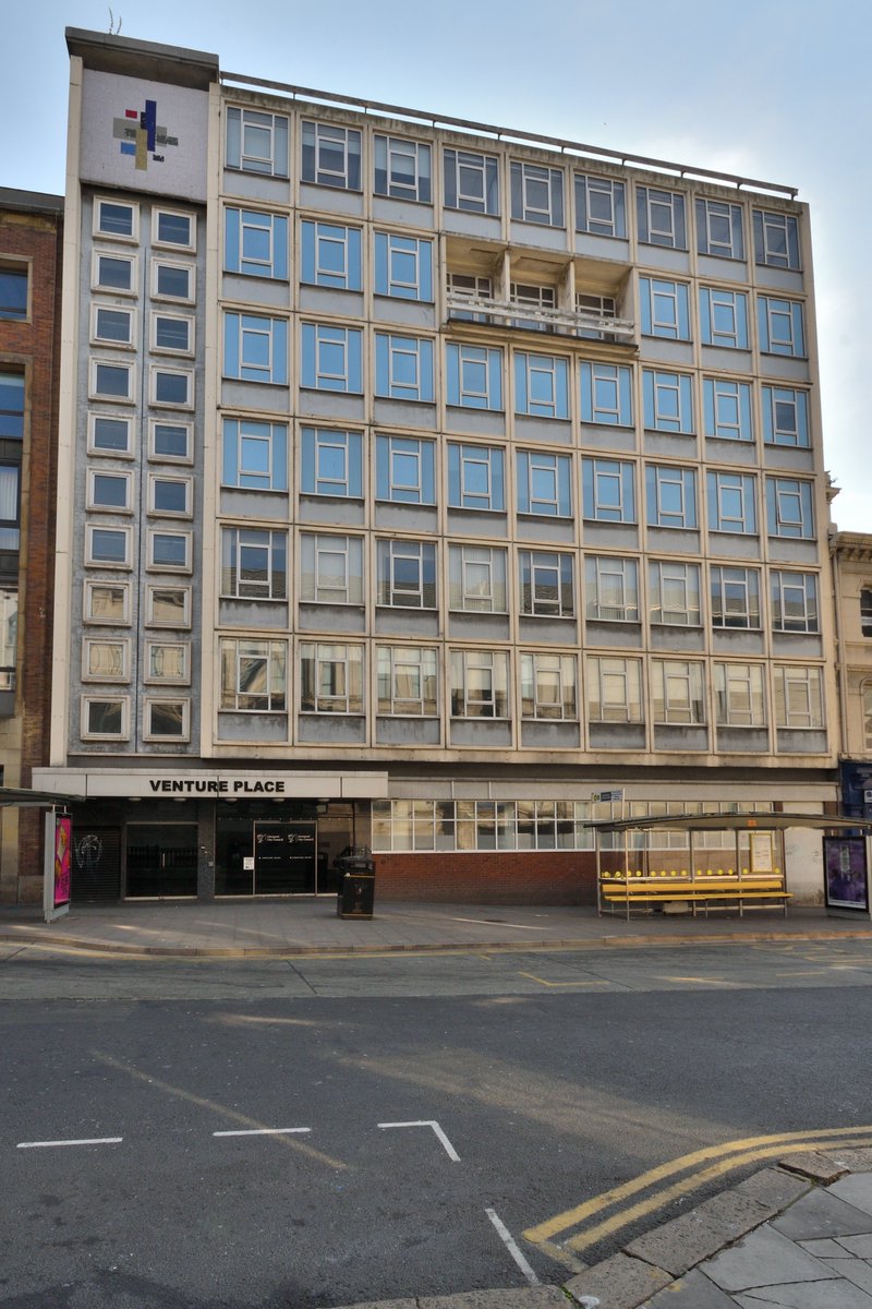 Liverpool1207's tweet photo. For sale since Nov 2022, Liverpool Council moved into Commerce House, Sir Thomas Street, on 22nd April 1963.
Built 1961/62, now called Venture Place, and was the first home of #RadioMerseyside back in 1967 https://t.co/P7oUerPaPm
