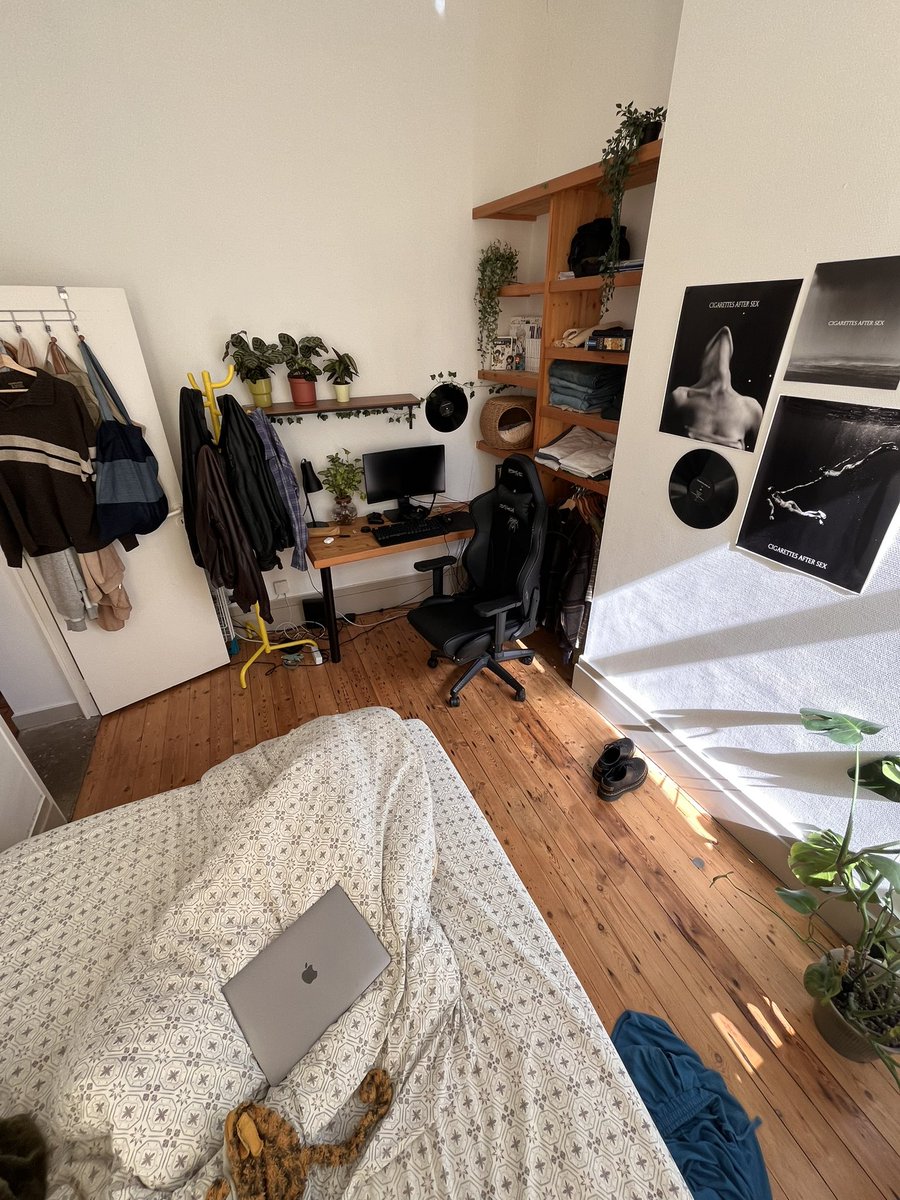 j’essaye de changer d’appartement donc si quelqu’un est intéressé venez dm ! C’est un T2 de 30m2 situé à 100 mètres de grand place à lille (meublé mais certains meubles sont à moi