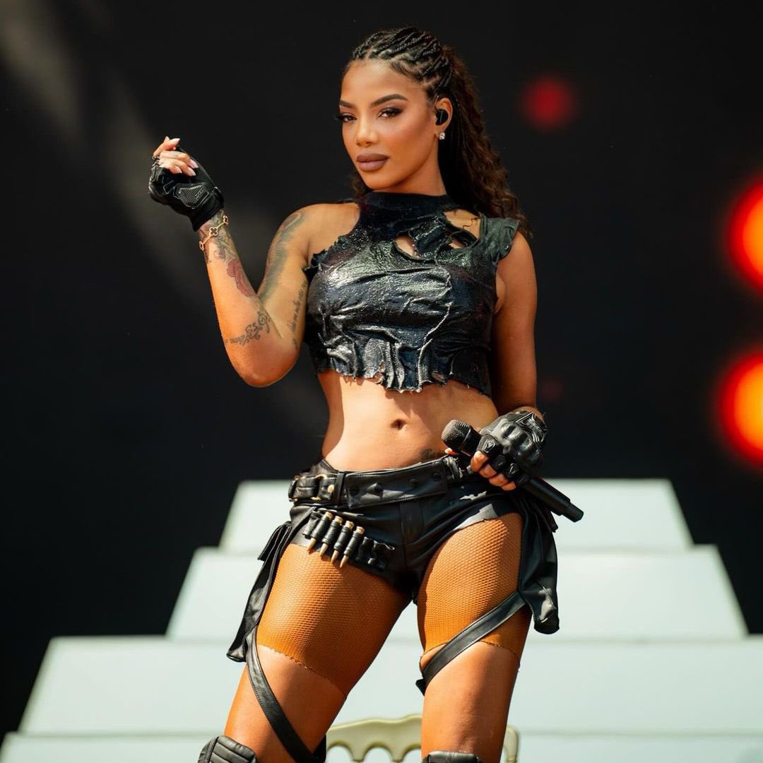 updatecharts's tweet photo. Videomaker responsável pelos vídeos do telão no show de Ludmilla no Coachella via Instagram: 

“Minhas captações pela rua são voltadas para a retratação de tudo o que eu vejo sem filtro. Estão associando esse frame com intolerância religiosa, tirando todo o contexto da denúncia”. https://t.co/WDqOVqy98q