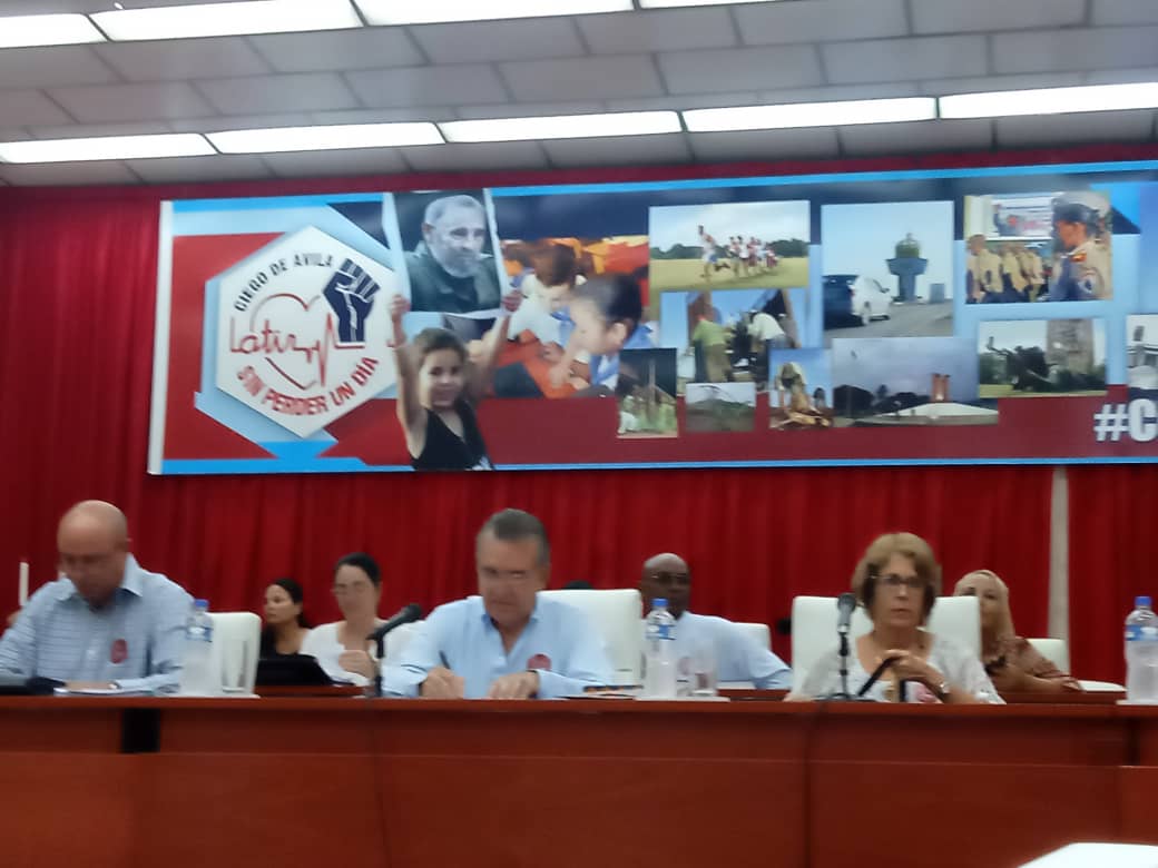 Ya estamos en Ciego de Ávila!! Junto a las máximas autoridades del @PartidoPCC y el gobierno en la provincia, escritores y artistas miembros de la #UNEAC se pronuncian a favor de la paz en #Palestina en su asamblea #XCongreso #Cuba #LaCulturaEsLaPatria