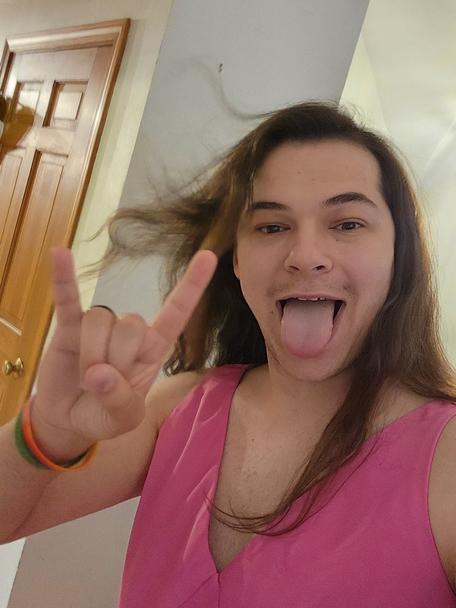 TRANS WOMEN ROCK 🤟 
#TransWomen #Mtf #Transgirls #TransWomenAreBeautiful #TransWomenAreValid #TransWomenAreWomen #Transgender #transpride #lgbt #lgbtq #lgbtqia #gendereuphoria