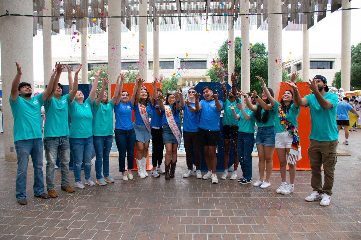 Happy Monday, 'Runners! What are you looking forward to this Fiesta week? 🪅 #UTSA #FiestaSA