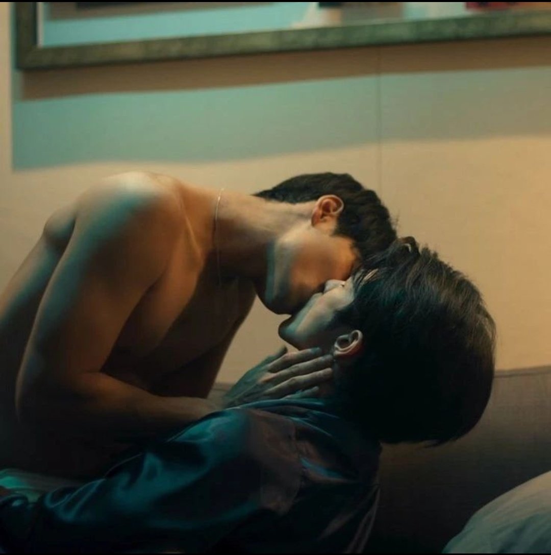 dimoodin's tweet photo. 1 kata buat series ini: GILA!
Tbh, saat trailernya muncul 2022 udah expect tinggi sama ini series &amp; faakk, sebagus itu!
The actors, plots, backgrounds, backsounds, actionnya ok, dramanya dpt, anunya HOT, pokoknya pengen punya bot kek Porsche 🙏😭
9/10
#KinnPorscheTheseries https://t.co/cD5Gs5WT0b