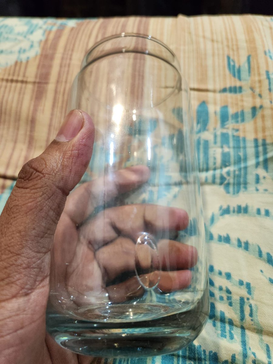nanu146's tweet photo. @SwiggyCares  I have pathetic experience trying to talk to your support executive. I am trying to get refund for defective glass and paper straws. Swiggy Instamart Order number 172758923973931.
Go through chat I had with your agent you'll know what i mean. https://t.co/pwzLlIU70T