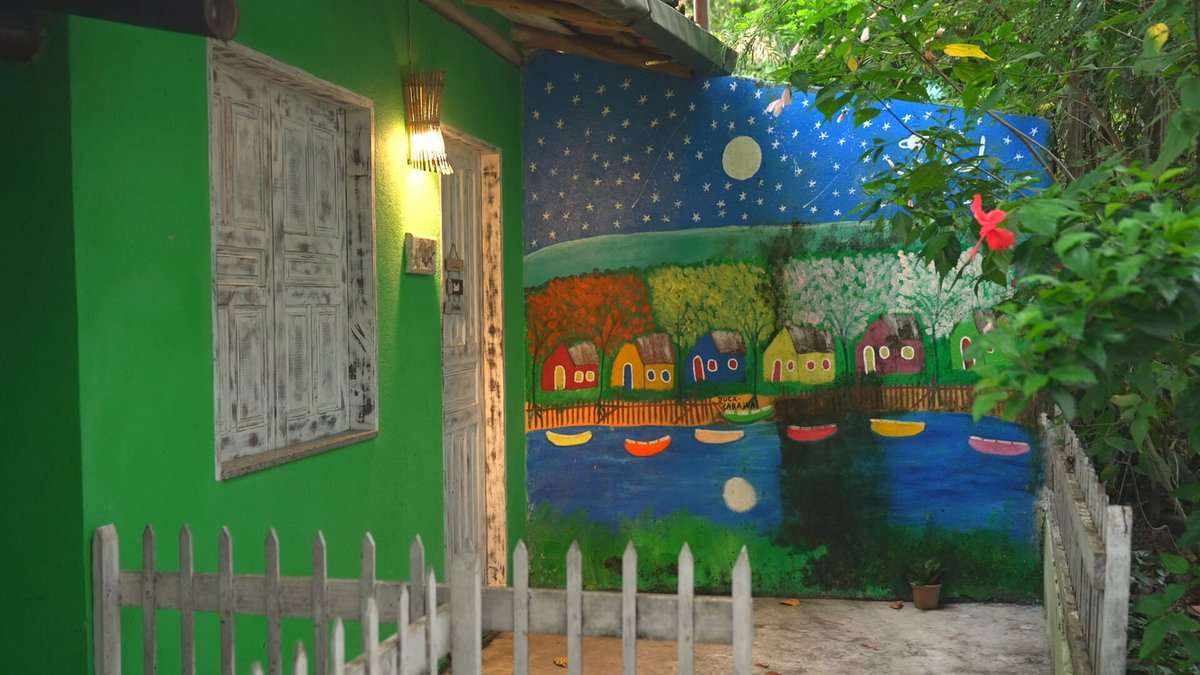 🏝️ 🎨 Artista plástica tem marca registrada com seu colorido em Caraíva, no sul da Bahia, e seu trabalho é patrimônio imaterial e cultural de Porto Seguro e região. glo.bo/4d9Se06 #GloboRepórter