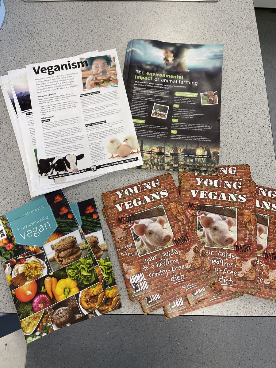 Thrilled to have <a href="/AnimalAid/">Animal Aid</a> join us for a thought-provoking food talk and tasting session! 🌱🐄
Exploring sustainability &amp; animal welfare campaigns was eye-opening. The chilli non carne and vegan sausage rolls was a definite crowd pleaser amongst the S3 pupils 🙂 #FoodForThought