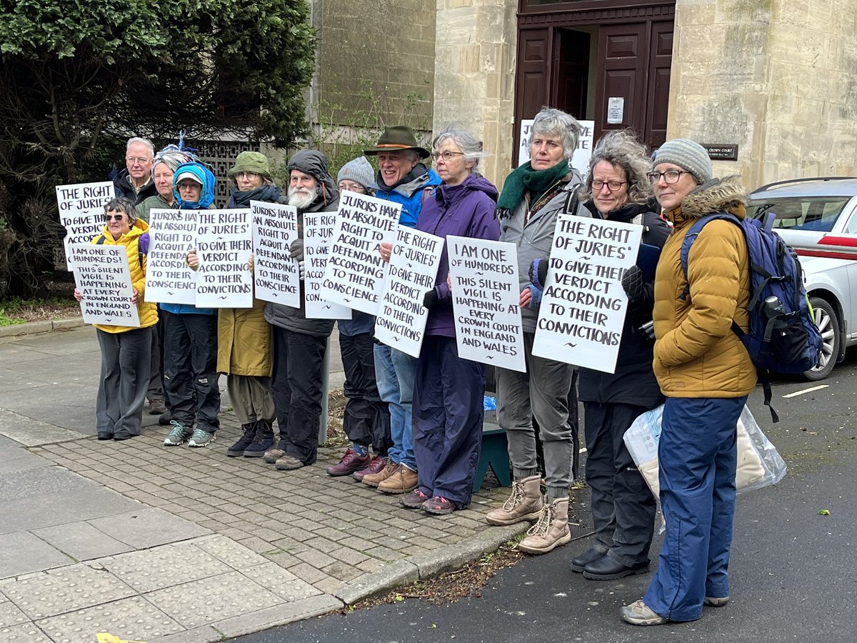 Proud to have been part of Gloucester team @DefendourJuries V glad that #trudiwarner has been acquitted. But what was the govt doing wasting time trying to silence people who are pointing out the obvious? #ClimateCrisis #fuelpoverty #ClimateActionNow