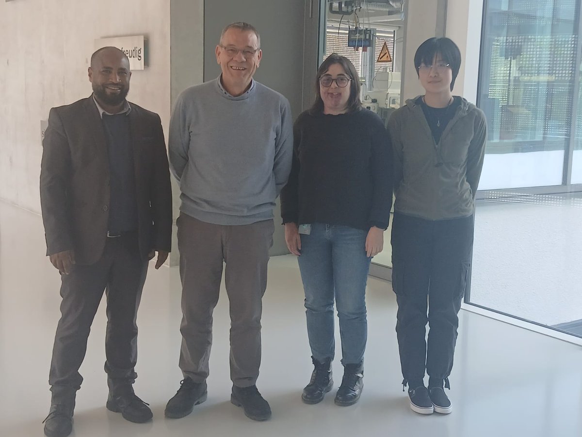Today,I had the honor to visit @HelmholtzUlm &meet Prof. Passerini,Dr. Maider&Ms.Shuting & had an excellent discussion on establishing a research collaboration on Sodium&other technologies based Recharegable batteries.Many thanks to all&looking forward to our future engagements.