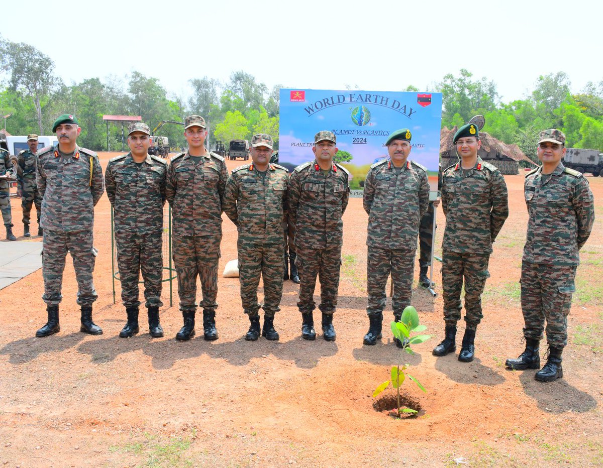 Marking #WorldEarthDay2024, Lt Gen Ajai Kumar Singh, #ArmyCommander, led a significant tree plantation drive at #PangodeMilitaryStation, Thiruvananthapuram by planting a sapling. This initiative is aligned to #IndianArmy’s #GreenInitiative and reflects its commitment to