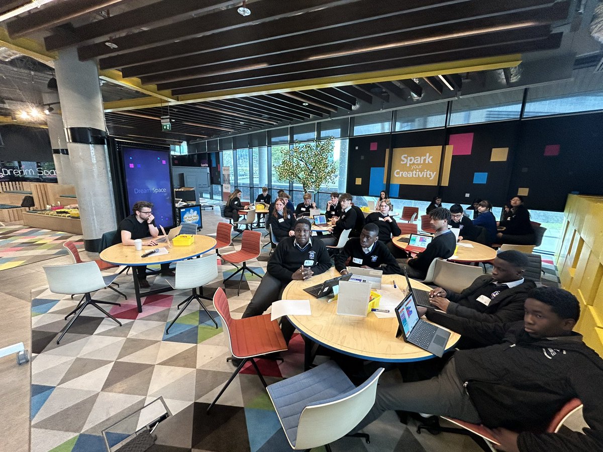 ErrigalCollege's tweet photo. Delighted to be invited to @MS_eduIRL to engage in a #MSDreamSpace session 🤩

Thank you Michael &amp; Lorraine for a fantastic day 👾

#WeAreDonegalETB https://t.co/RWwWHdoSQK