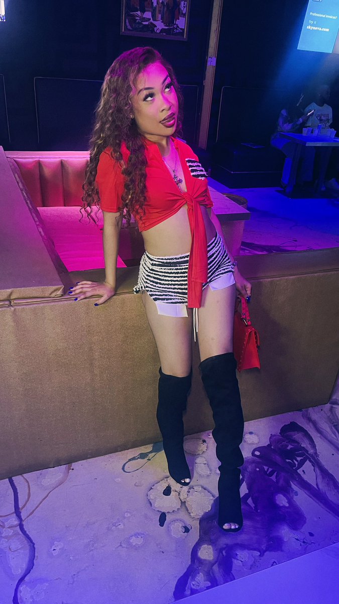 lingling2x's tweet photo. At work thinking bout how hot I looked these pass few days🤞🏽 https://t.co/amnBhItpJI