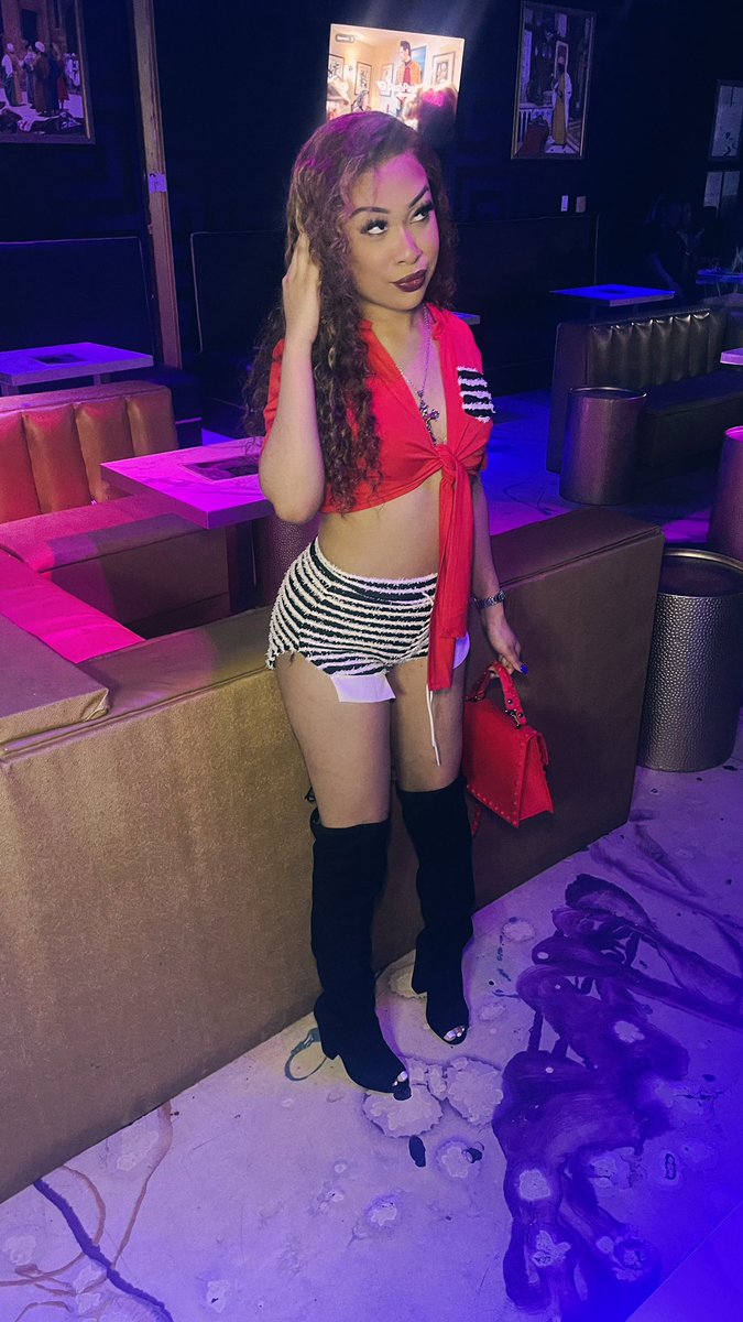 lingling2x's tweet photo. At work thinking bout how hot I looked these pass few days🤞🏽 https://t.co/amnBhItpJI