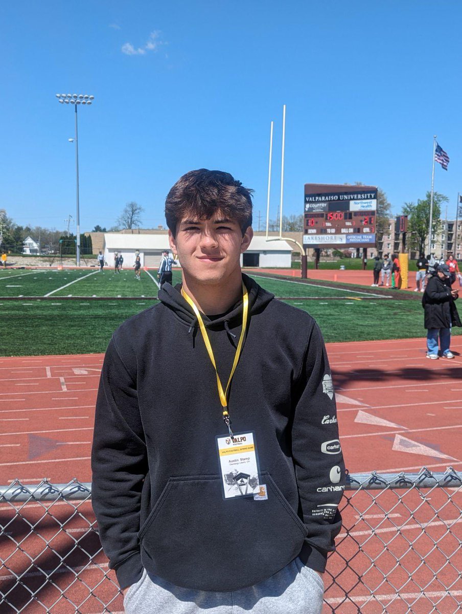 Thanks @CoachMarquis for a great spring game visit at Valpo! @olibfb @valpoufootball