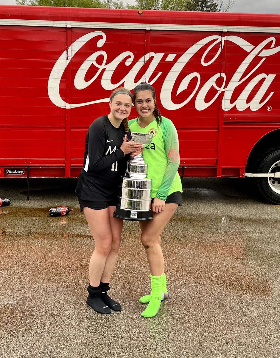 AlyssaGluting's tweet photo. 3 years of @BODYARMORseries championship wins with @JannischKyleigh !! 💛🖤

@MeteaGirlsSoc 
@TrustTrost 
@ChilandSoccer https://t.co/cUIB0P1Y6H